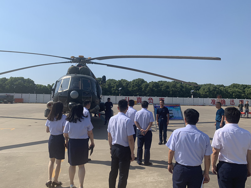 1558666427218977.jpg 6听取讲解员介绍_副本.jpg