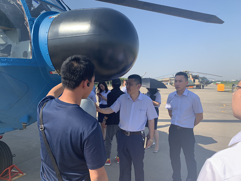 1558666525680944.jpg 8参观大型国产搜救直升机_副本.jpg
