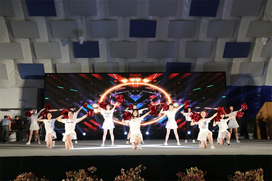 6中学部啦啦操表演.JPG
