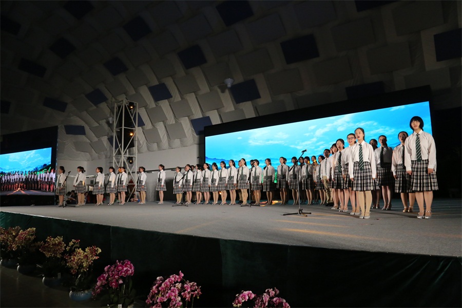9中学部合唱团《启程》.JPG