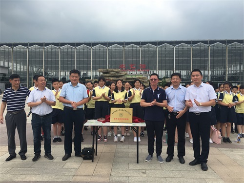 1572419060433957.jpg 图9、与台创园举行签约授牌仪式.jpg