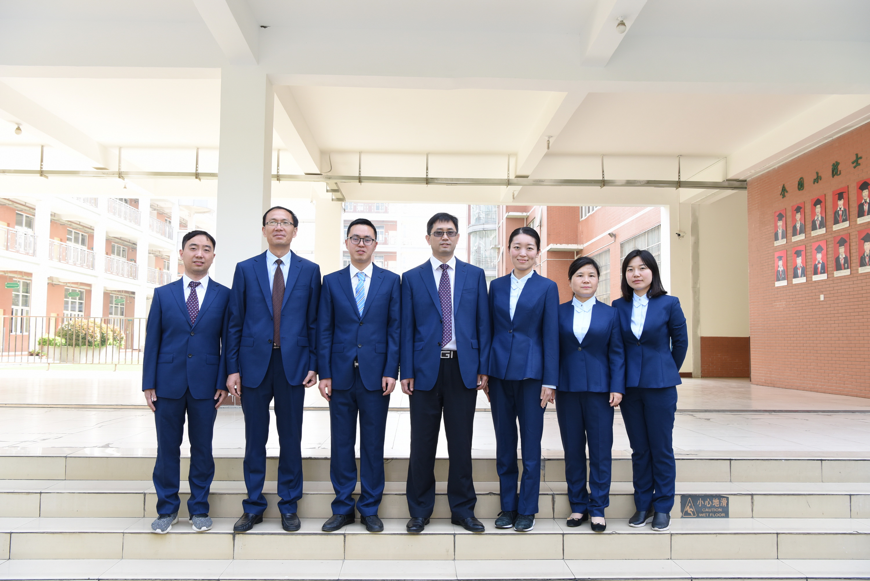 高中数学奥赛教练团队.JPG