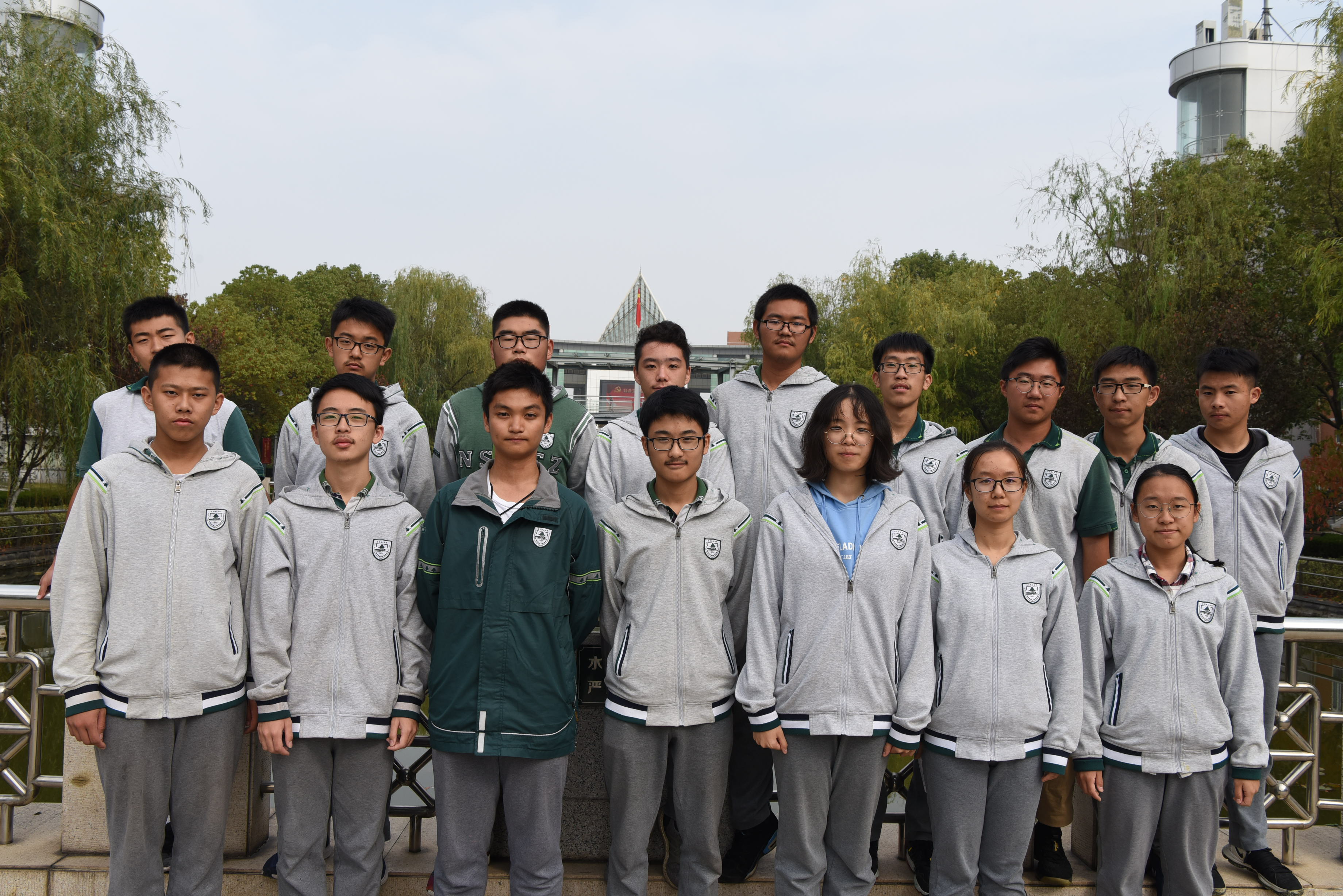 高三年级化学竞赛获奖学生合影