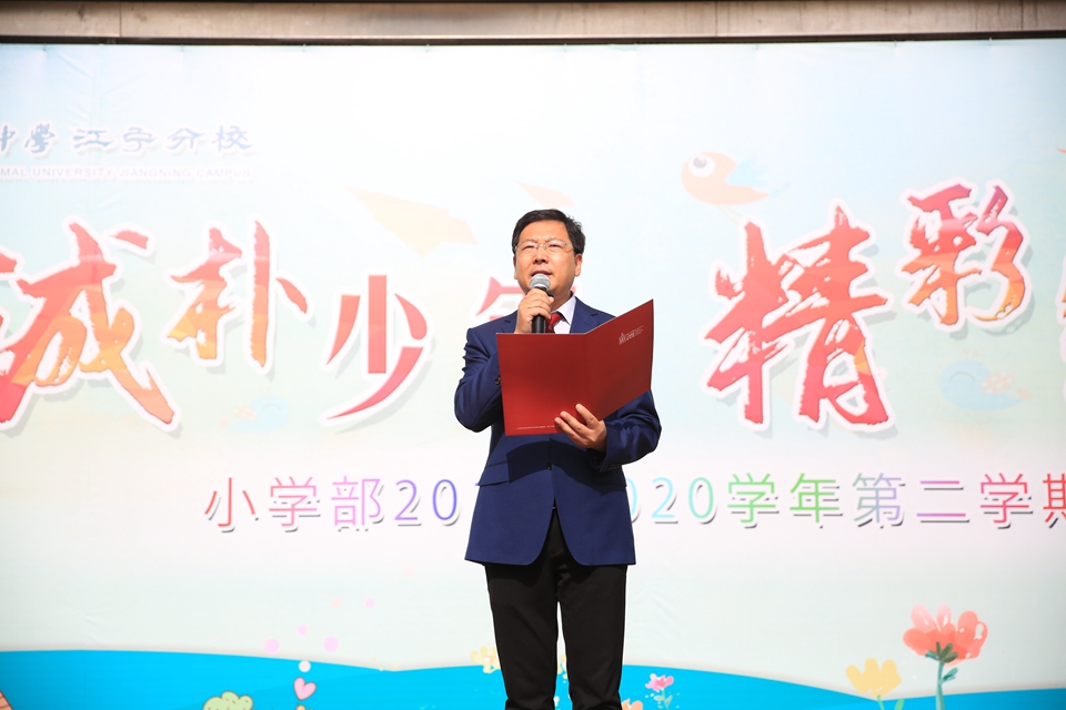 6.国旗下讲话《常怀感恩之心 做一个奋发向上的人》.JPG