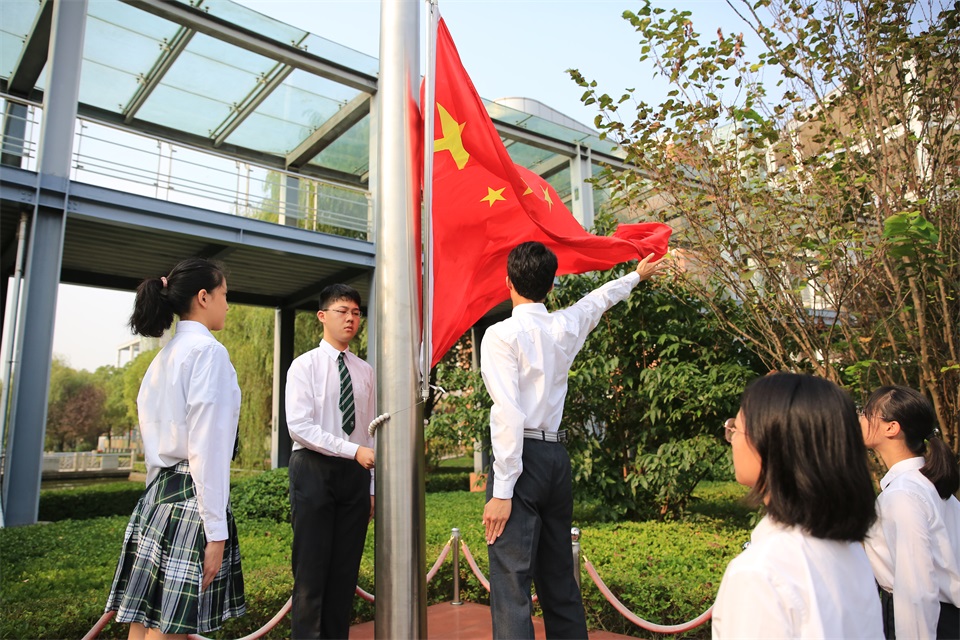 3、升国旗.JPG