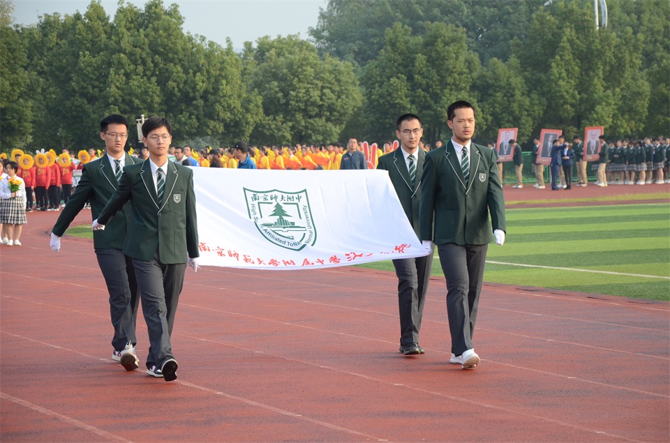 图片零3校旗方阵.JPG