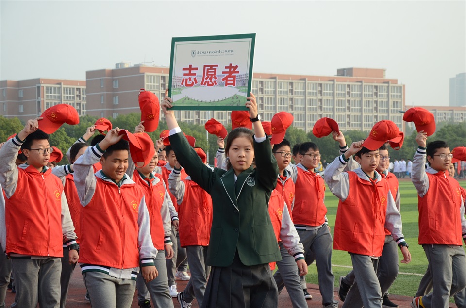 图片一（默默奉献的志愿者们）.JPG