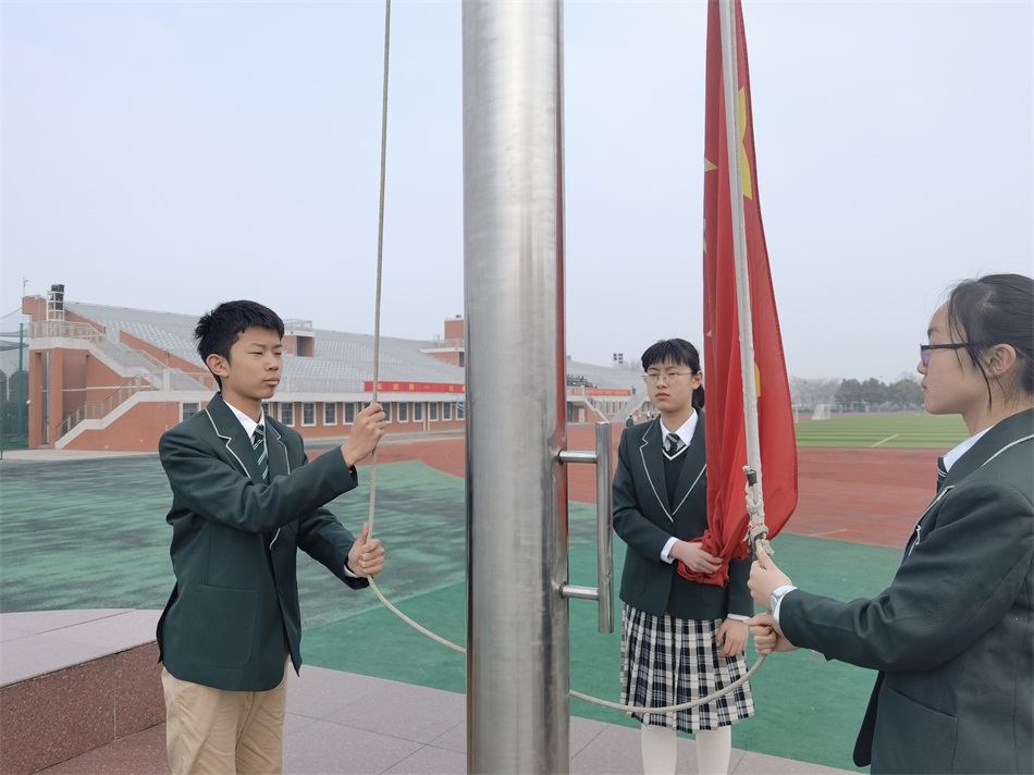 1、升国旗.jpg