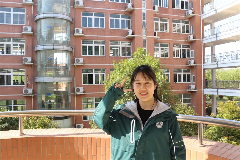 高二1 蒋子彤.JPG