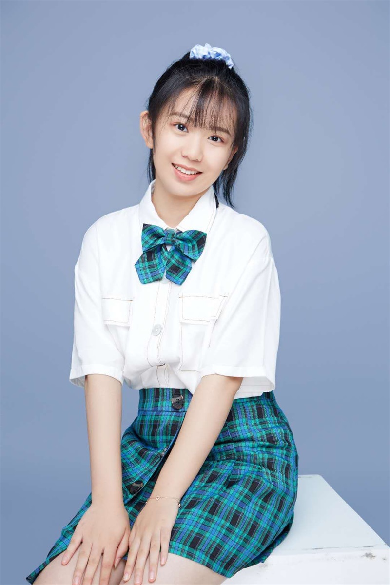高二2唐家璇照片.jpg