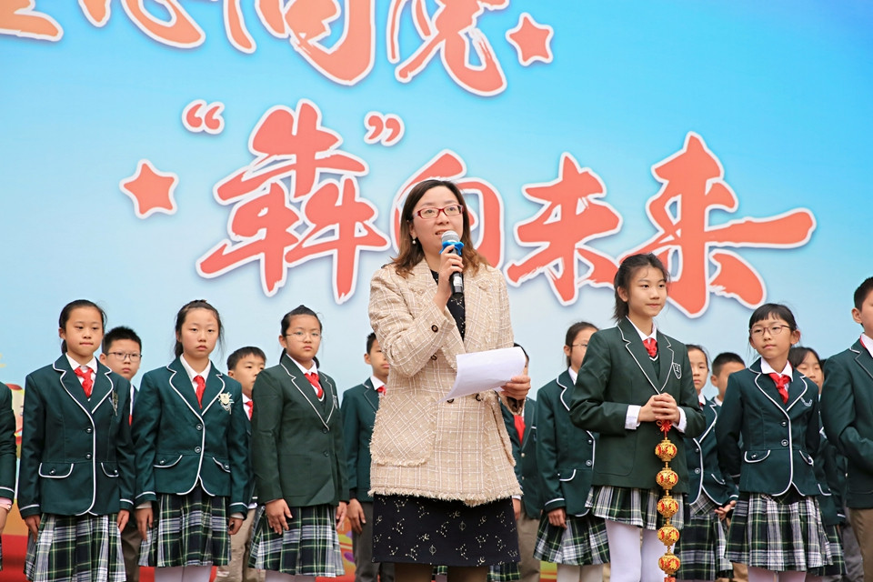小学部何明涛副校长对活动进行总结.jpg