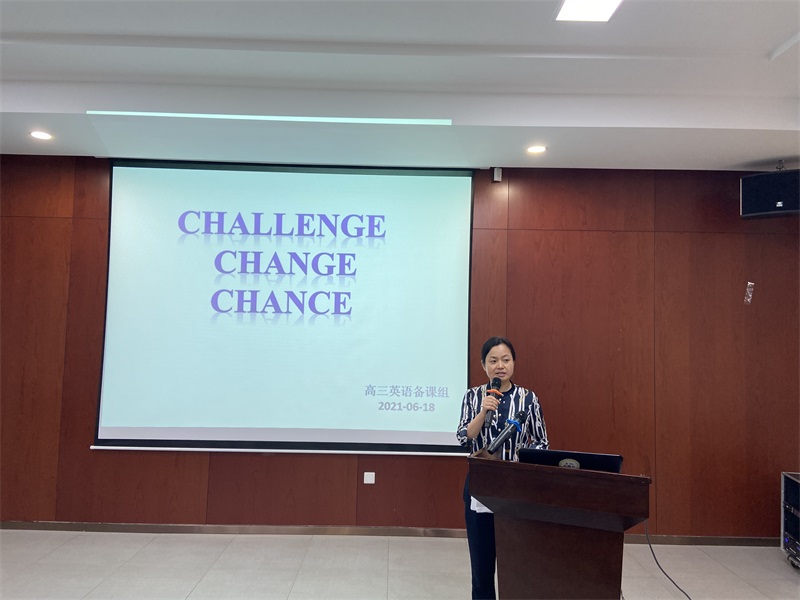 12高三英语备课组长王艳老师发言.JPG