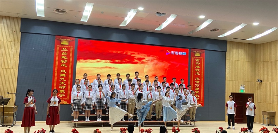 初一3班 《我和我的祖国》 - 副本_看图王.jpg