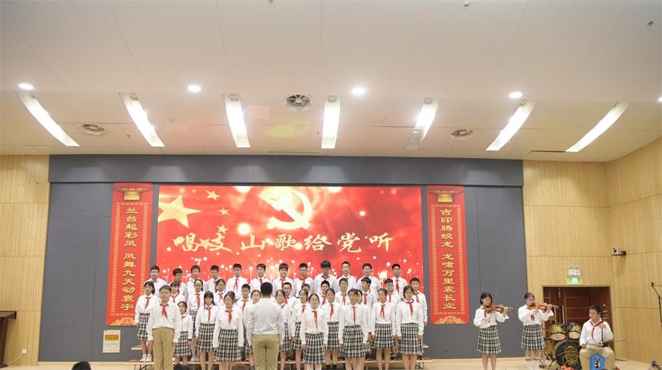 初一11班《唱支山歌给党听》 - 副本_看图王.JPG