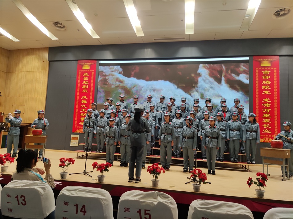 初一15班保卫黄河.jpg