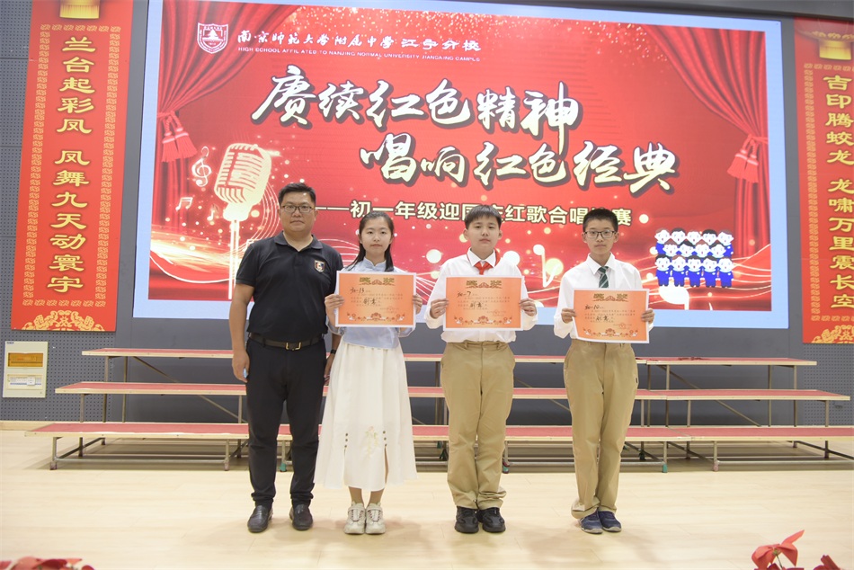 陈卓老师颁奖.JPG