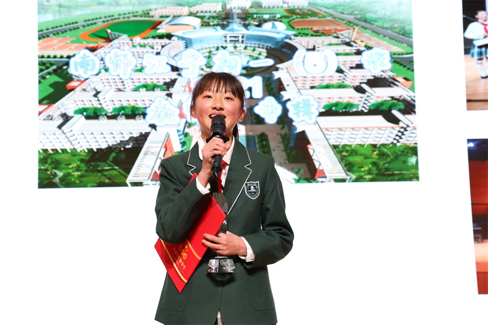 13初一5班张馨岚.JPG