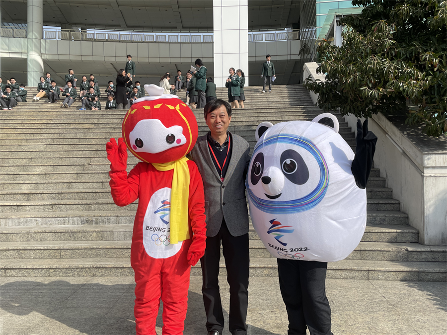 张校长探班彩排现场.png