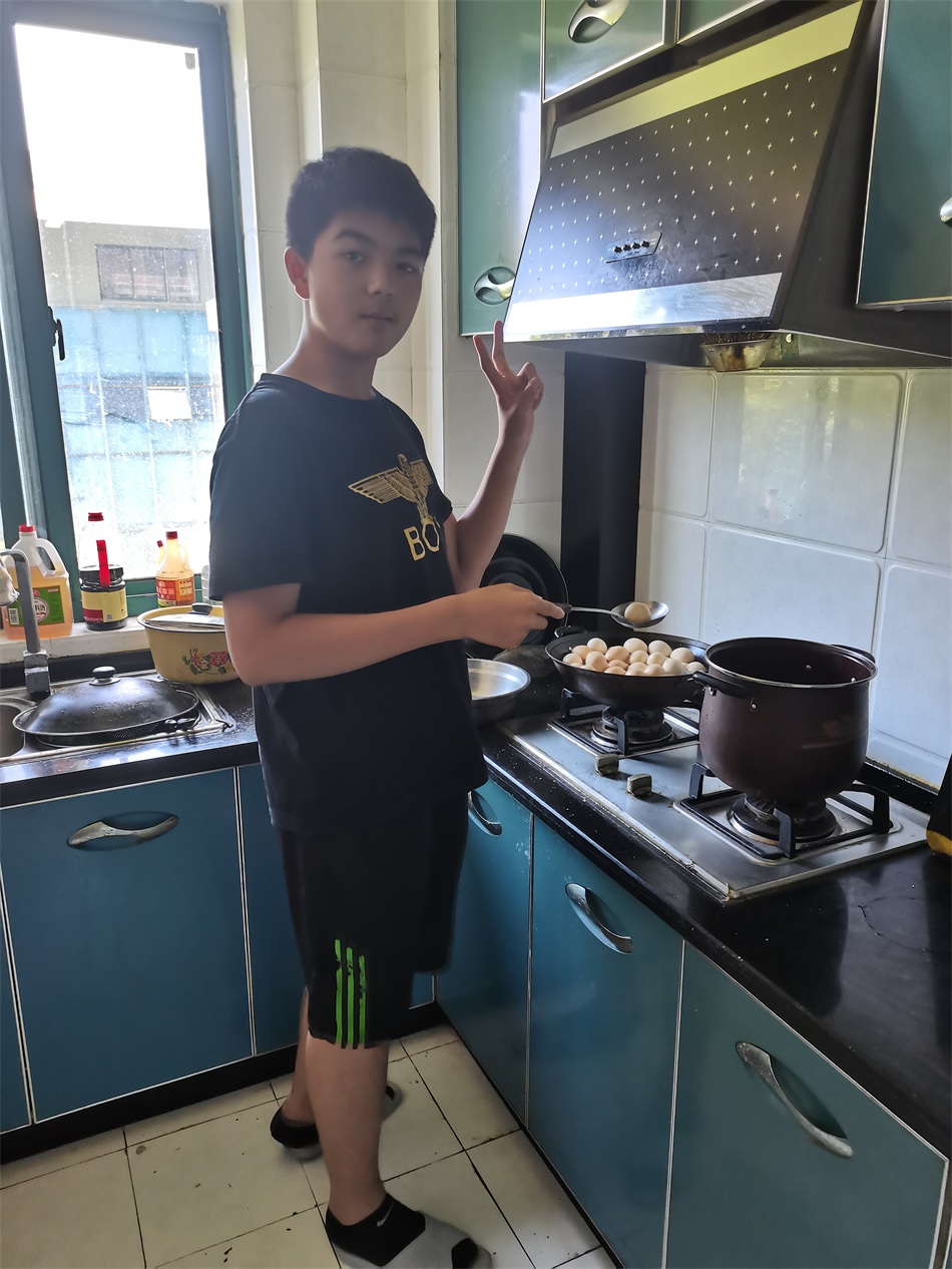 1651042819390142.jpg 纪逸飞1.jpg