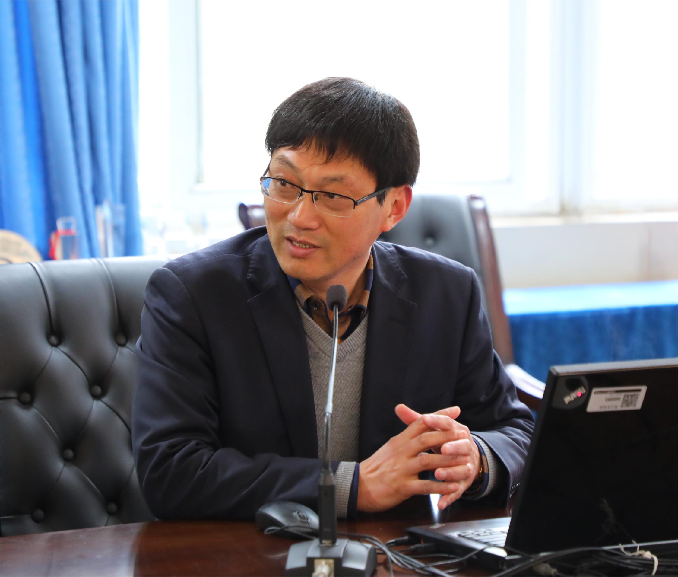 民进南师附中江宁分校支部路永宁主委主持会议.JPG