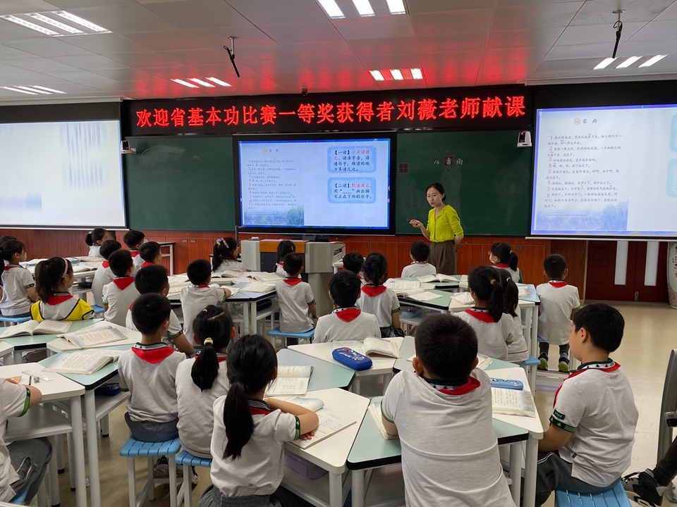 图三：王罗娜老师执教《雷雨》.jpg