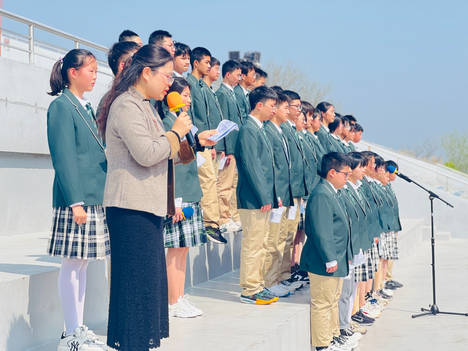 图3 唐德雪老师发表演讲.jpg