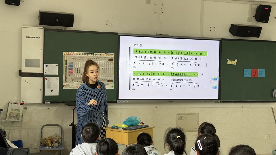 胡静雯.jpg