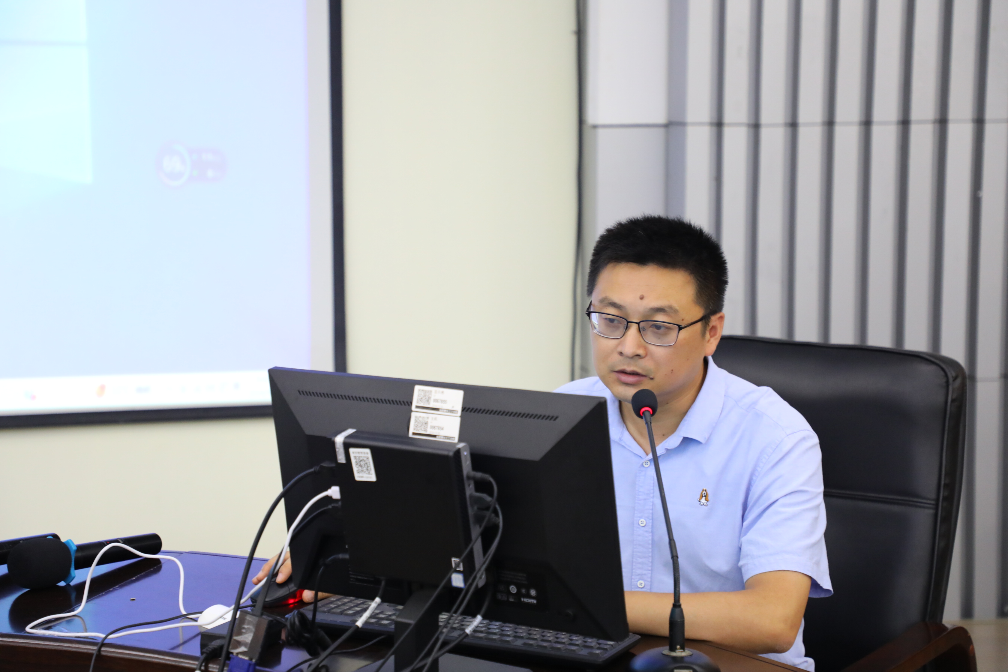 3：刘斌副校长对新学期教学重点工作提具体要求.JPG