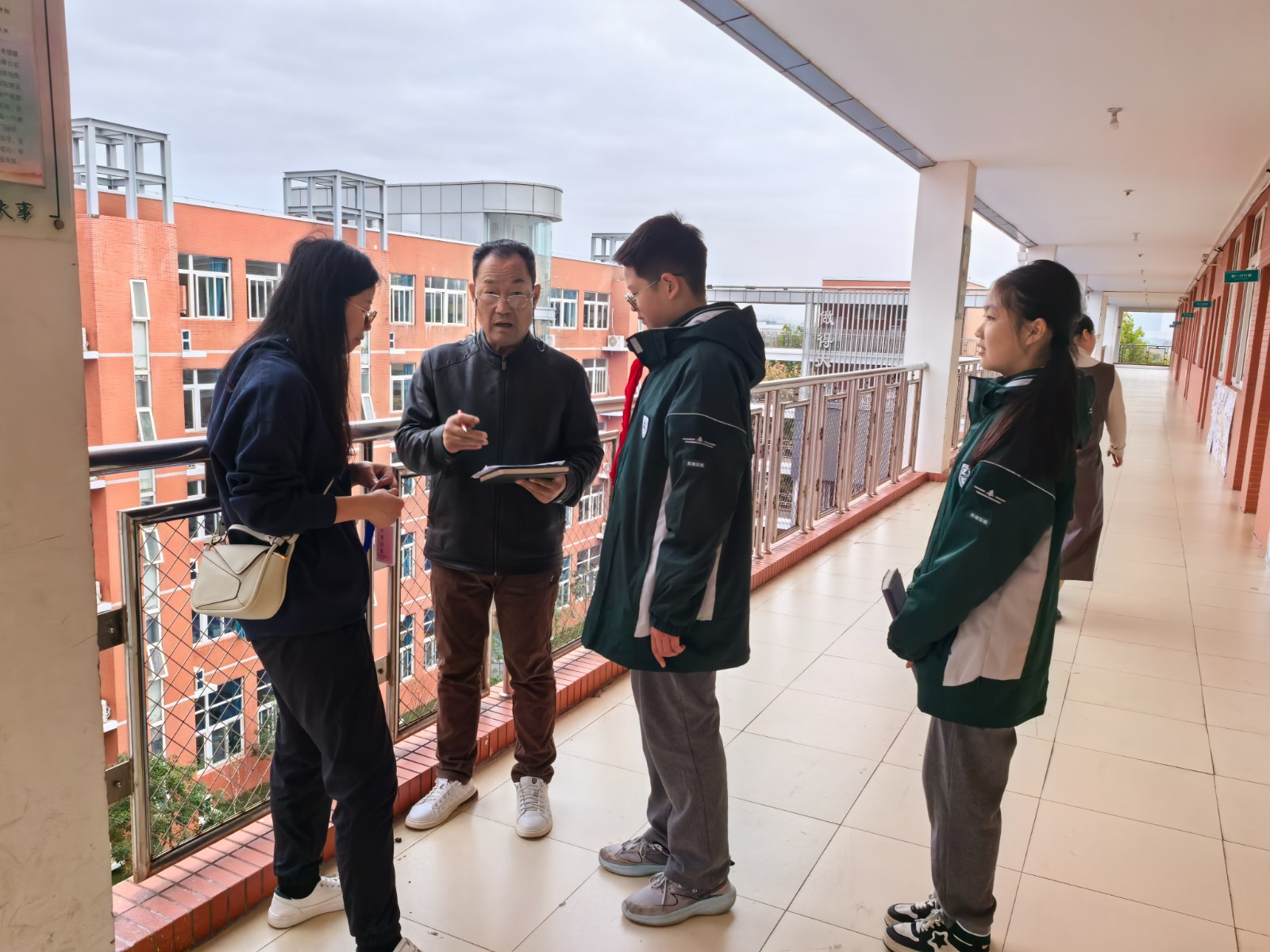 1730182284884345.jpg 1730182284884345.jpg