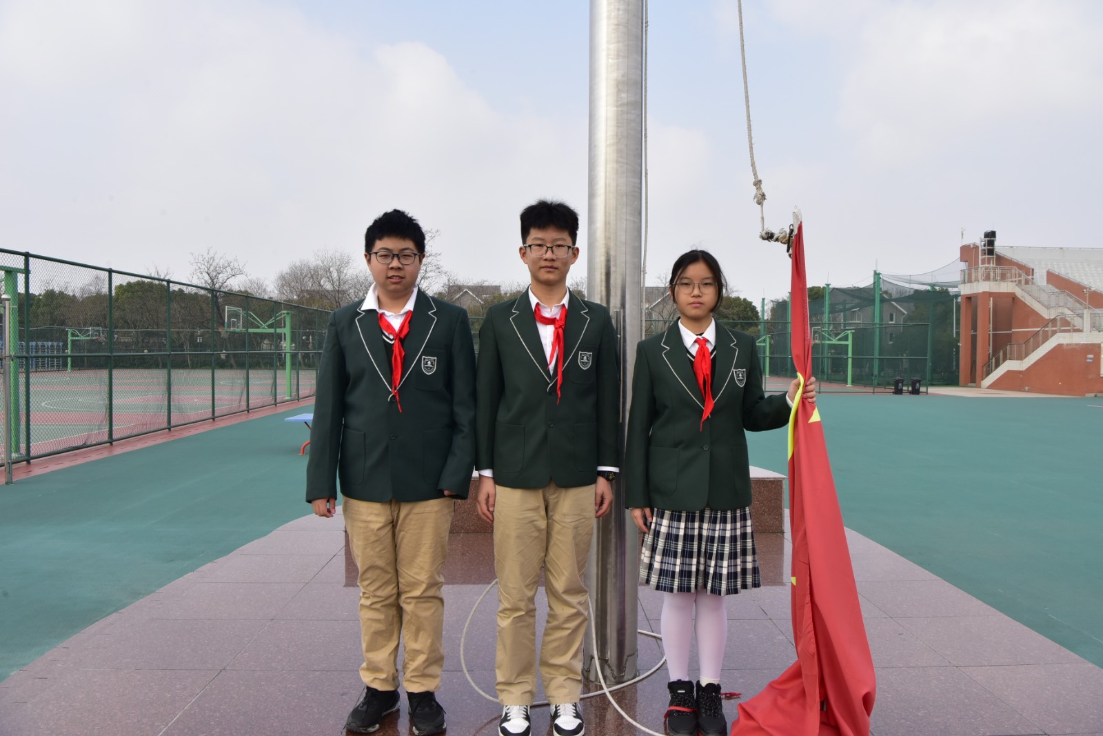 1744971275244316.jpg 1744971275244316.jpg