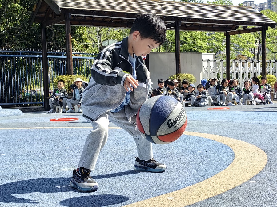 中班：拍球 (1).jpg