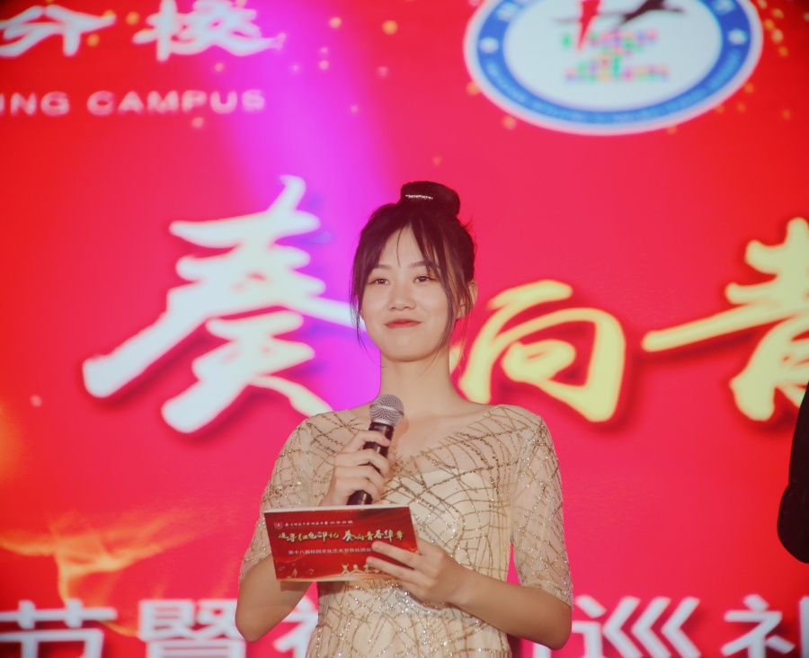 3-8：高玮辰同学获2021年江苏省“最美中学生”称号_副本.jpg