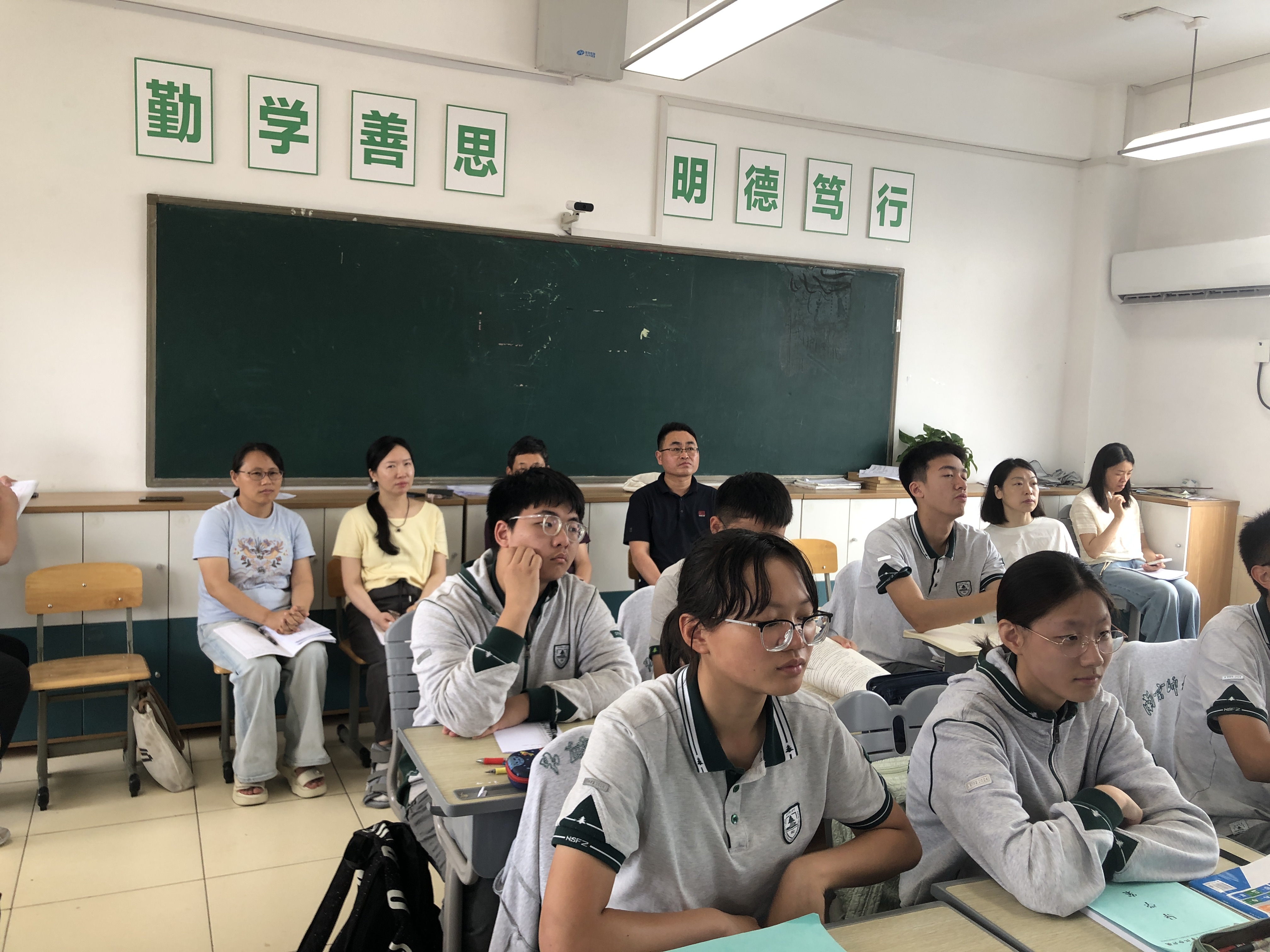 1749799298497844.png 8361B6E91158558F62D84614114EC34E.png